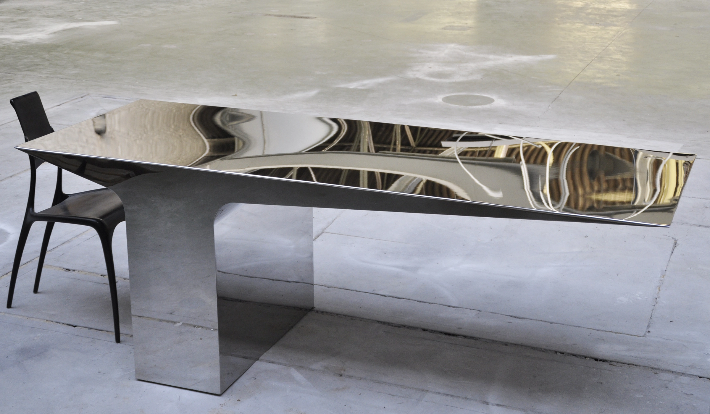 Blade Desk by Pol Quadens